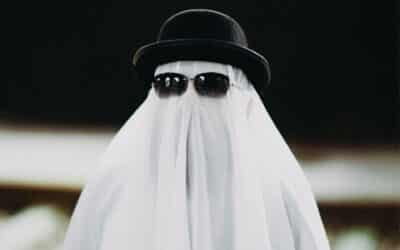 Ghosting, Emojis & Small Talk: Why We’re Afraid to Show Real Feelings in Relationships