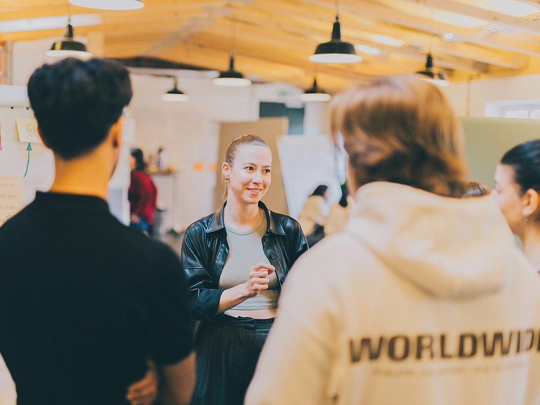 Resilience Trainer Kat gives an Emotional Fitness Workshop at a Company
